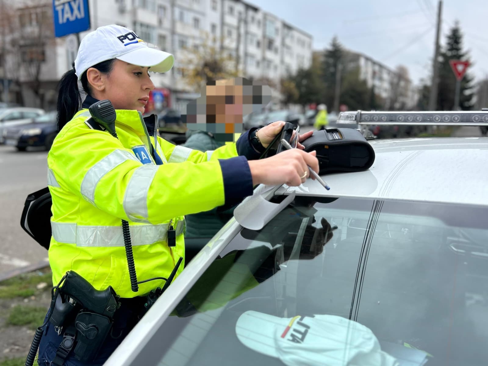 ȘASE pietoni amendați de polițiști după o razie pe străzile orașului