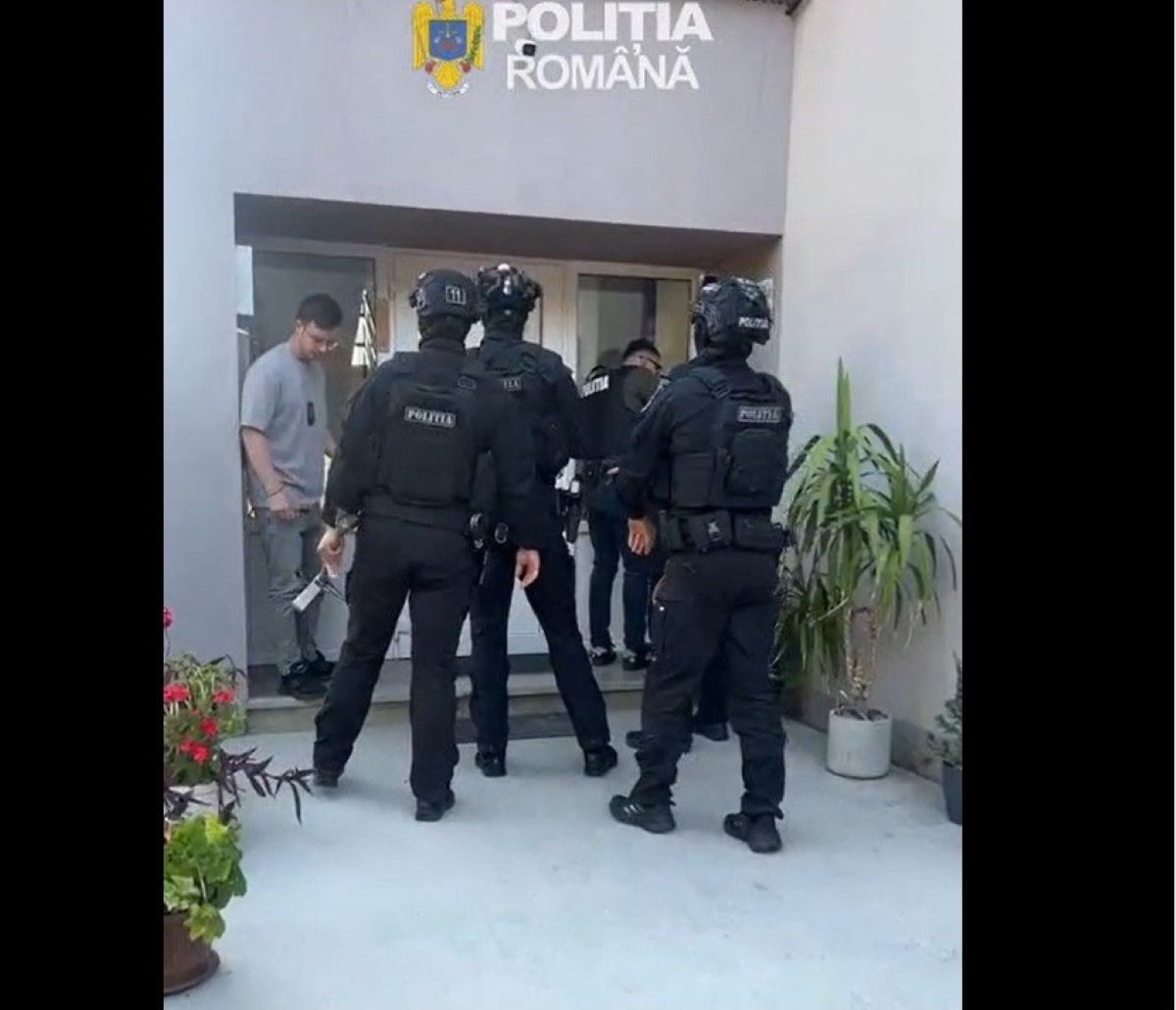 Mascații au ridicat două pistoale din casa unui botoșănean – VIDEO 