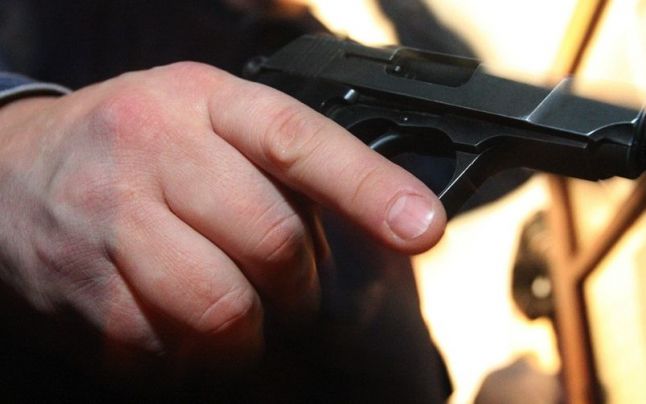 Tânăr de 23 de ani prins drogat la volan: Polițiștii au descoperit și un pistol în mașină