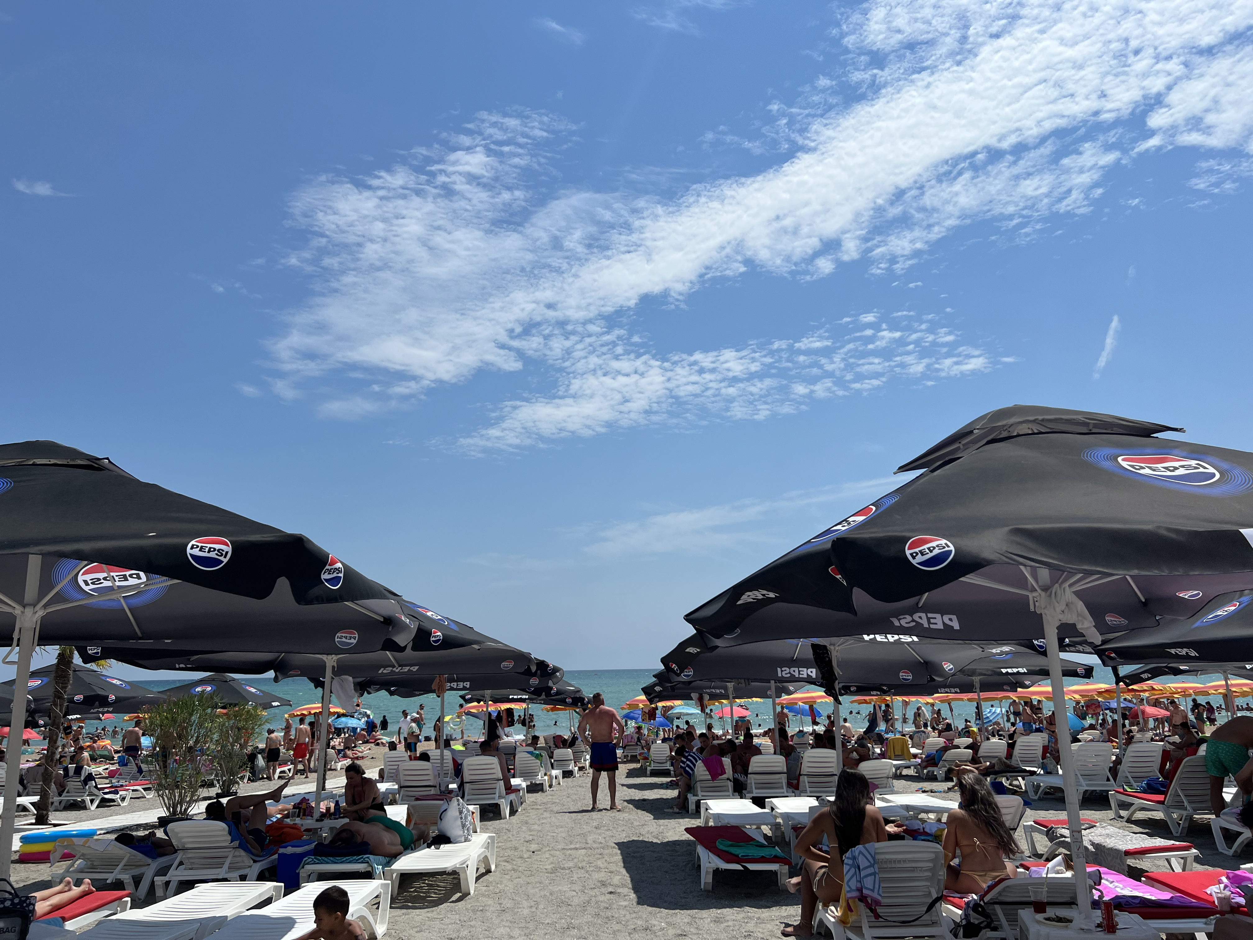 Sondaj: O treime dintre români nu pleacă în concediu vara aceasta