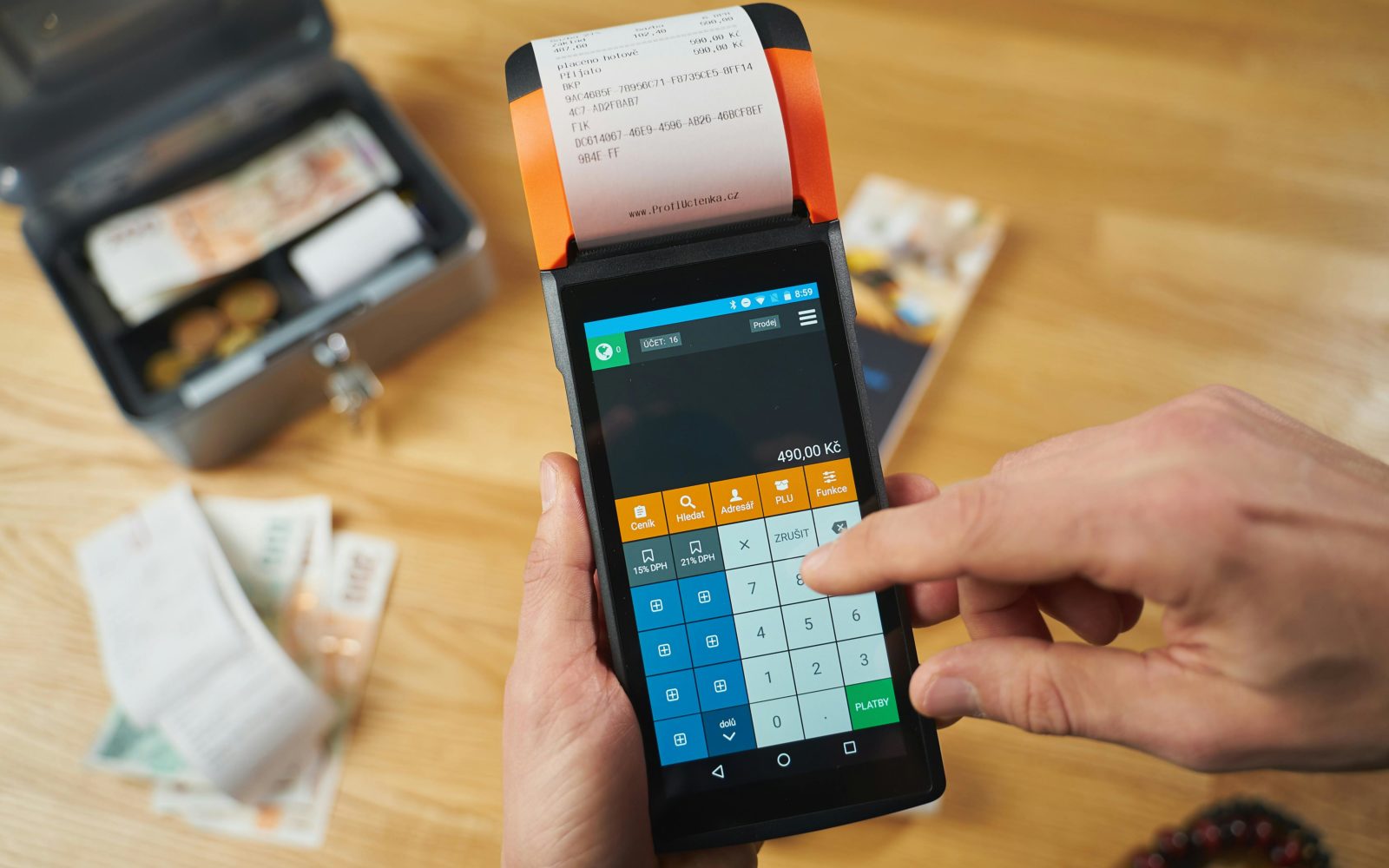 Veste pentru botoșăneni: Facturile ar putea fi plătite direct la poștași