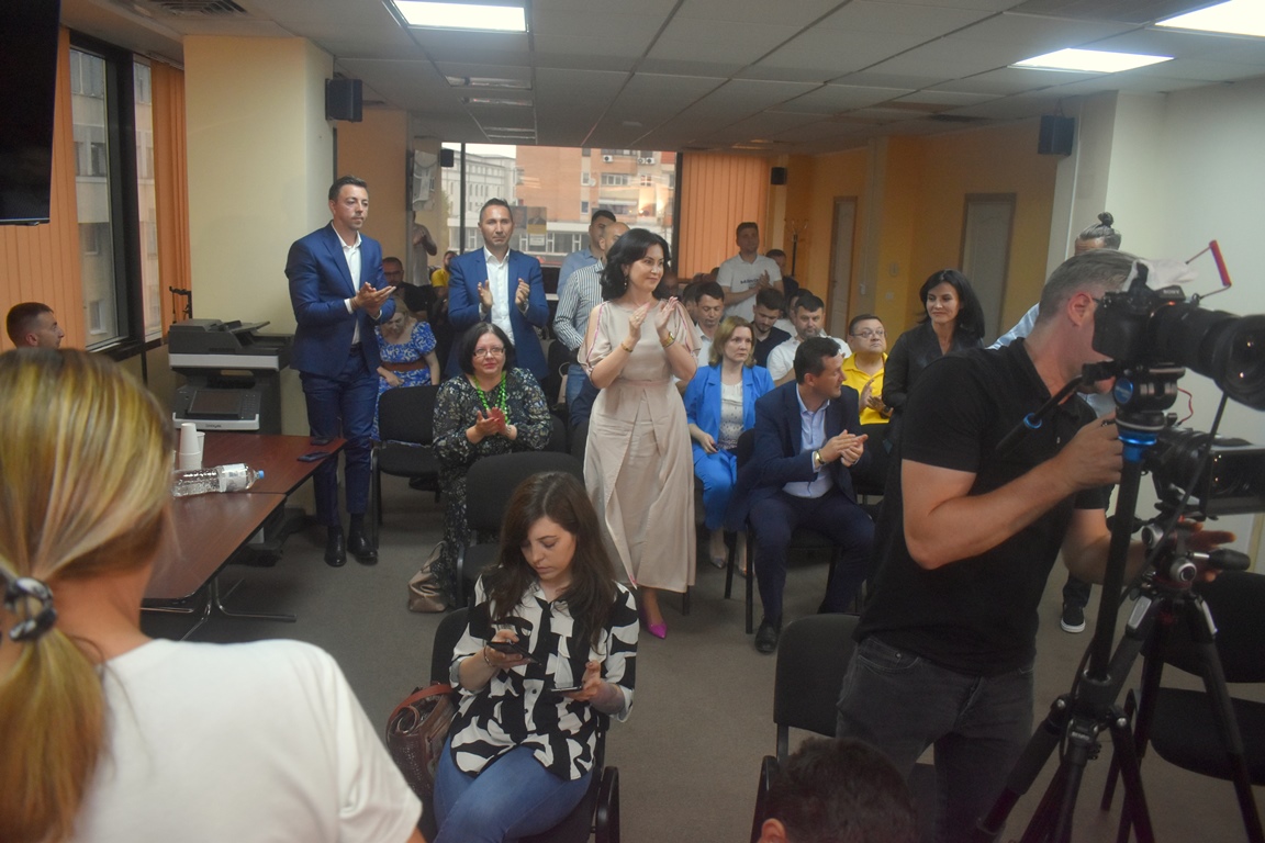 Cărțile liberale pentru Parlament s-au făcut cu o mare țeapă: Unii au vrut, dar n-au putut, alții au putut, dar nu au vrut 