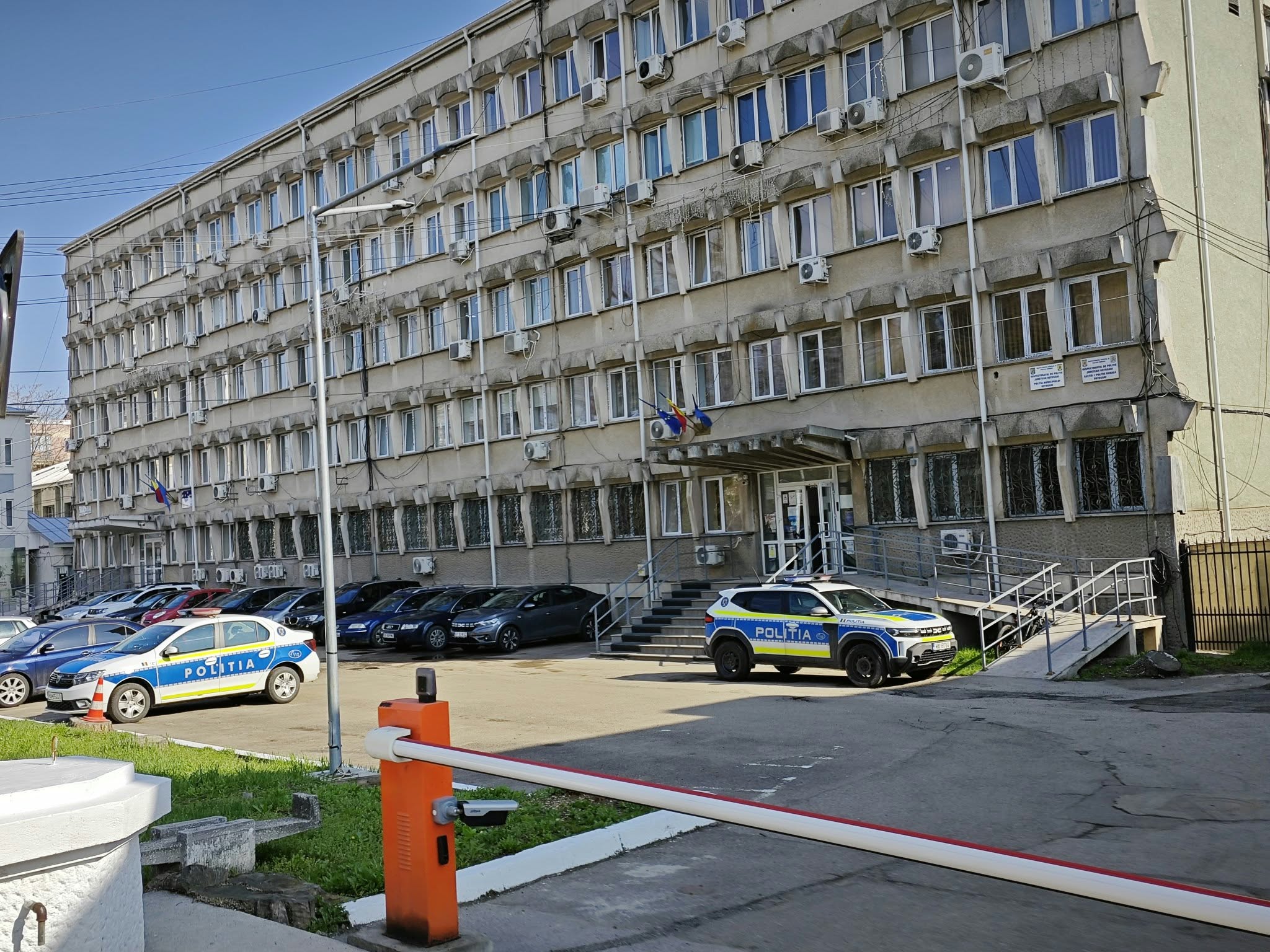tinerii vor sa devina politisti