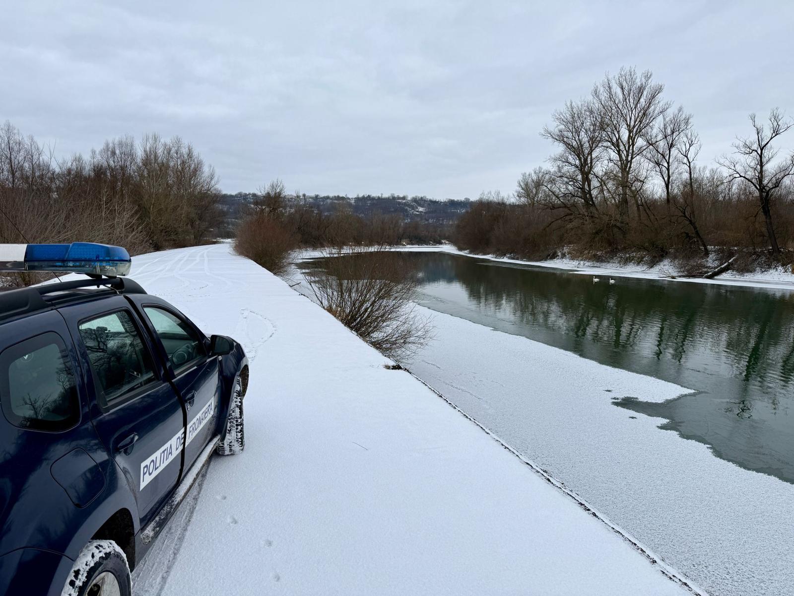  Bărbat în stare critică găsit de polițiștii de frontieră - Nicio lege nu este mai presus de datoria de a salva o viață omenească