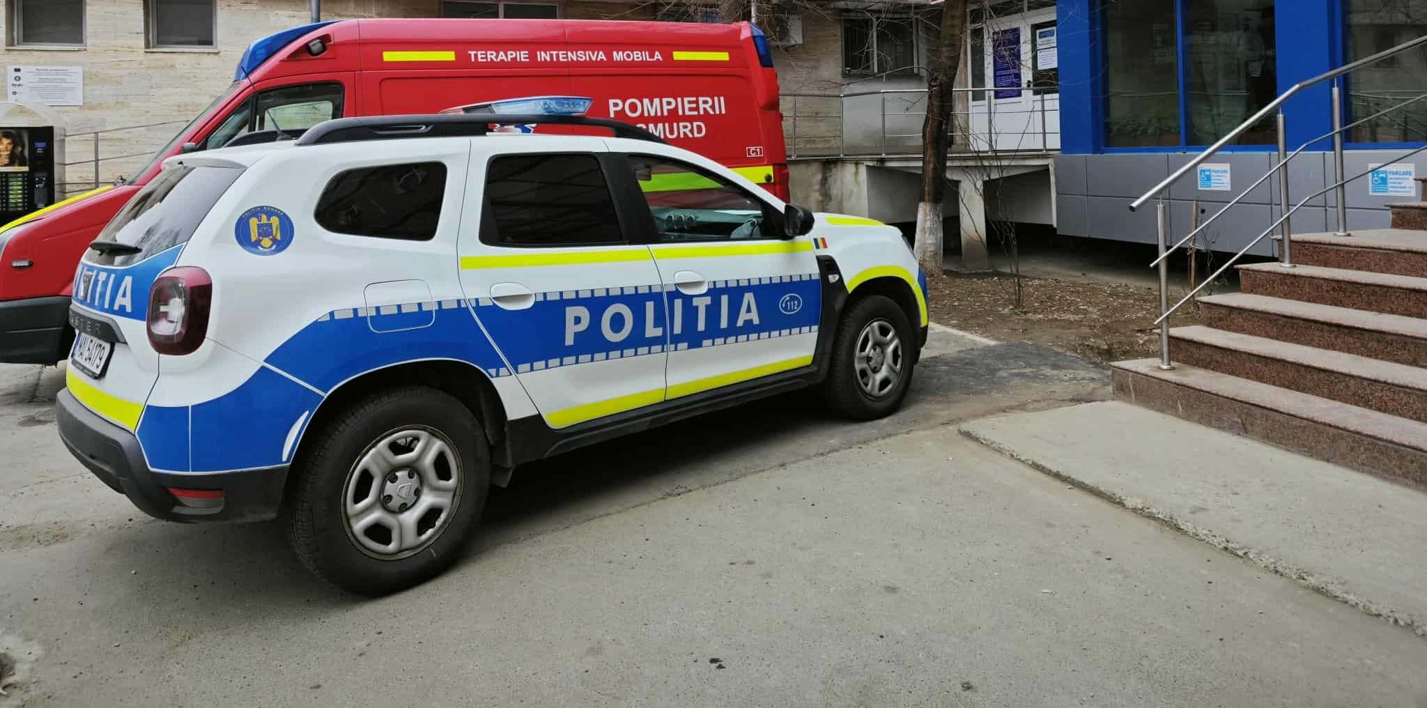 Șofer scos din mașină de polițiști și dus la spital 