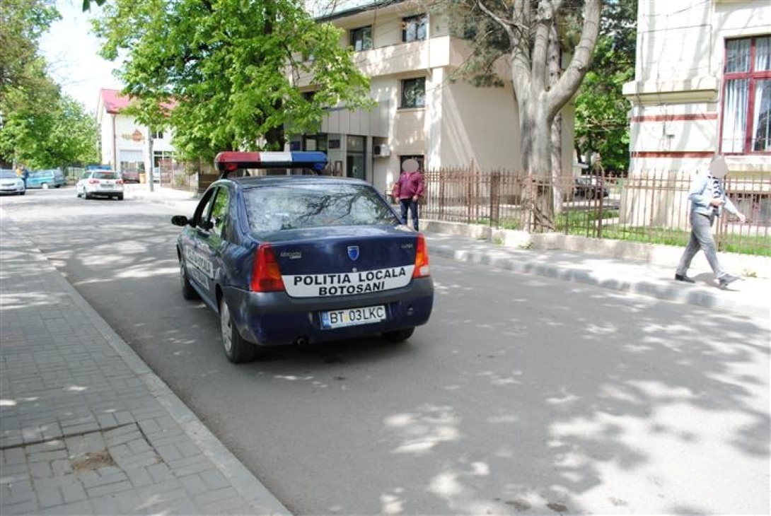 Polițiștii locali „la vânat” de mașini parcate neregulamentar