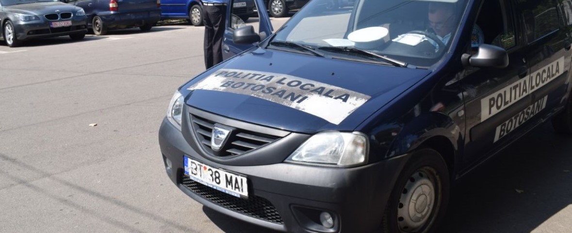 Nereguli prin Piața Centrală: Șoferi pe legea lor și mizerie