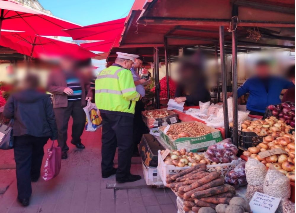 Comercianți din Piața Centrală amendați pentru că „au uitat” să afișeze prețul produselor 