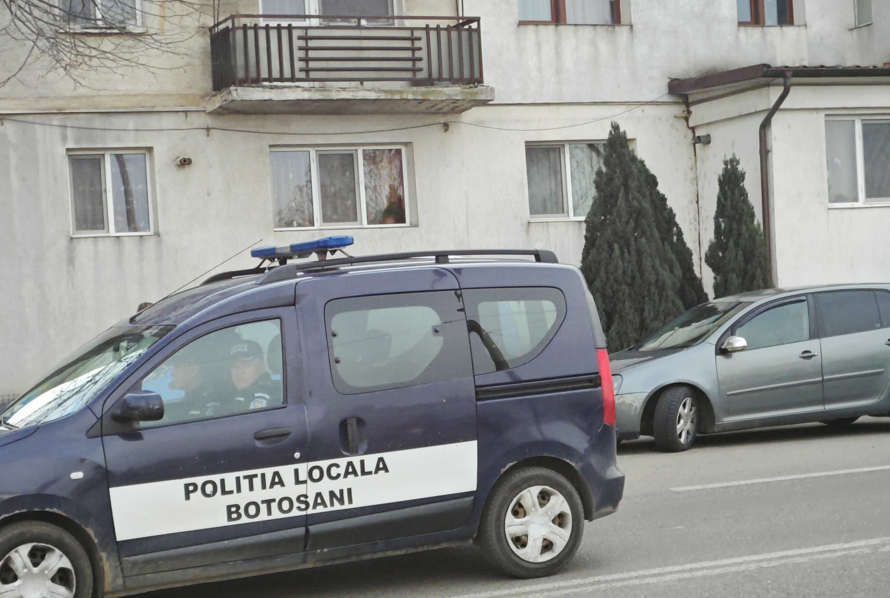 Polițiștii locali au dat prin oraș peste bețivi cu gura mare