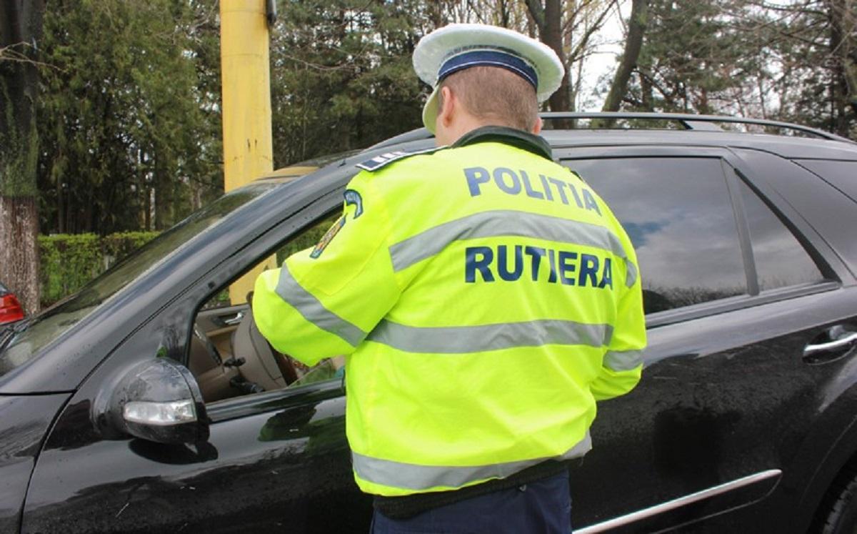 Beat, fără permis și cu mașina lovită: Botoșănean prins de polițiști după „aventura vieții"