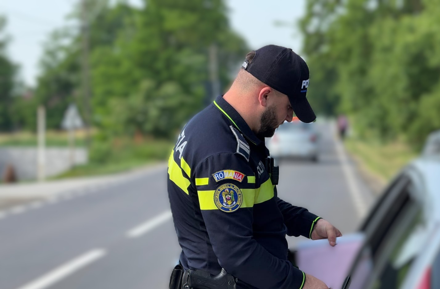 Un tânăr a dat de necaz după ce a fost oprit de polițiștii botoșăneni