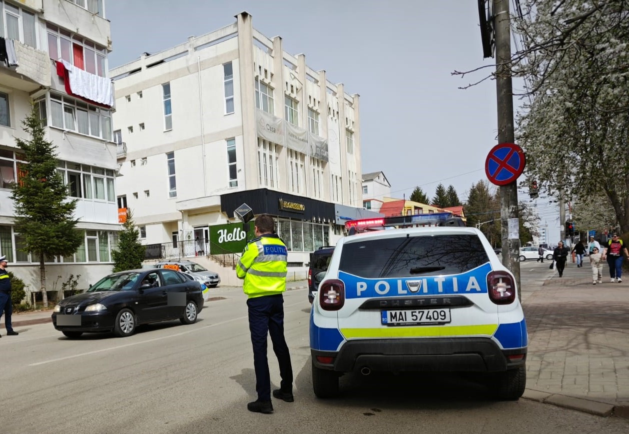 Instructori auto din Botoșani AMENDAȚI de polițiști cu peste 20.000 de lei
