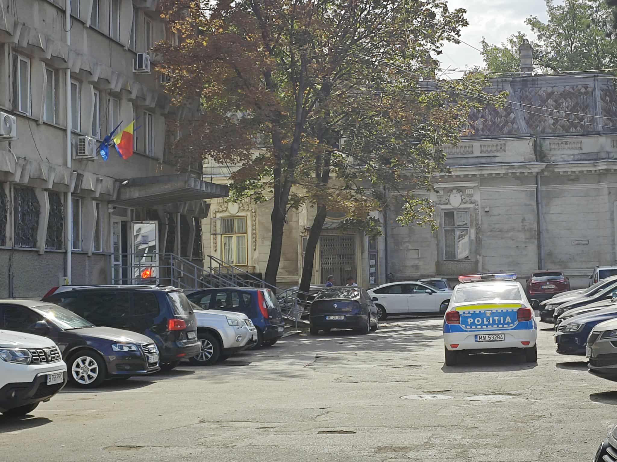 Scandal monstru cu un botoșănean găsit beat pulbere la volan, polițiștii l-au luat la sediu 