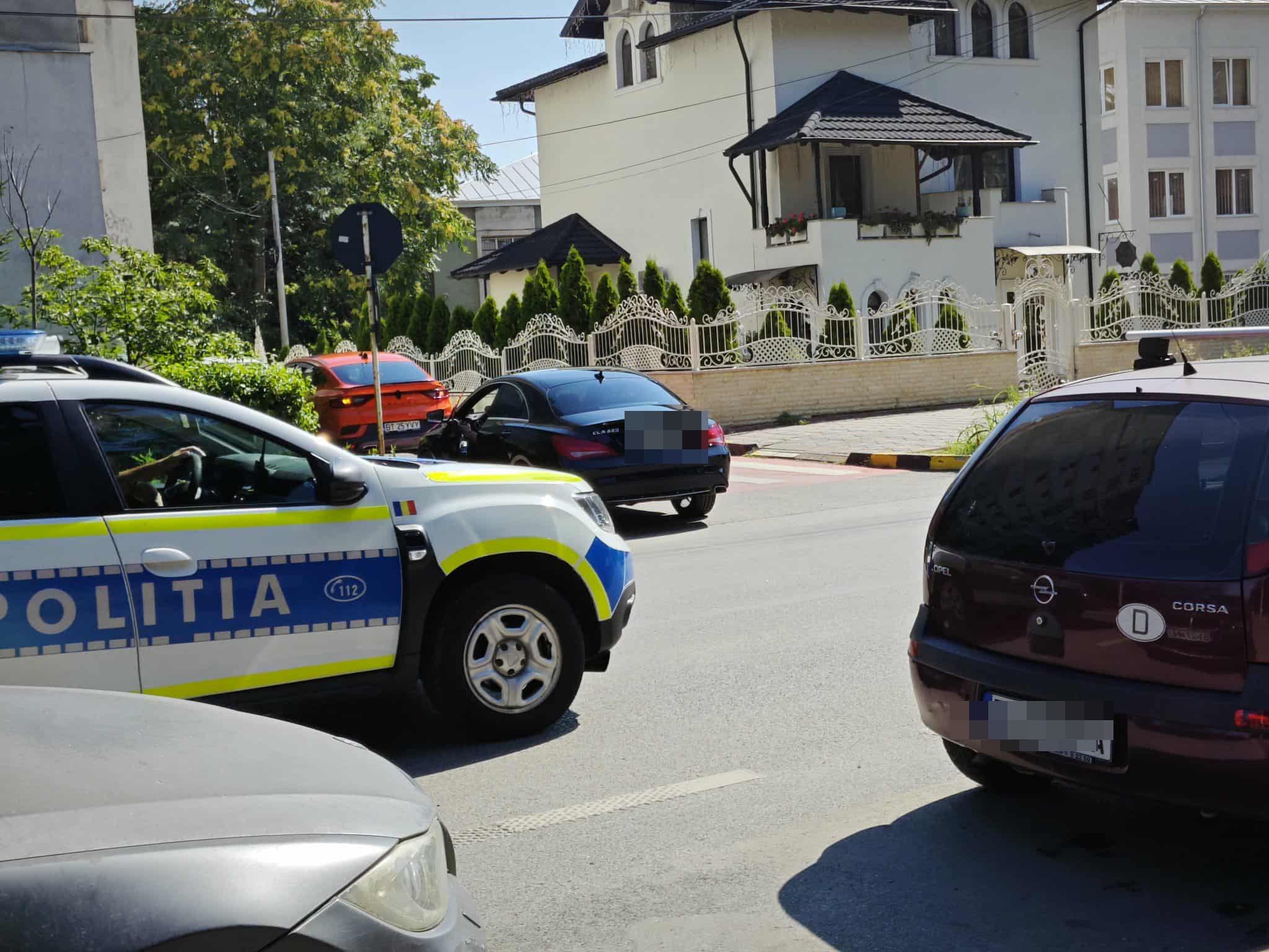 Scandal monstru pe bulevard oprit de trei polițiști aflați în timpul liber, tineri duși la sediul Poliției  