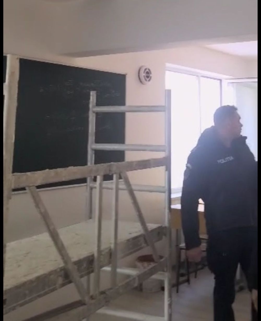 Anchetă a Poliției Botoșani în cazul tavanului prăbușit de la Colegiul „Mihai Eminescu” 