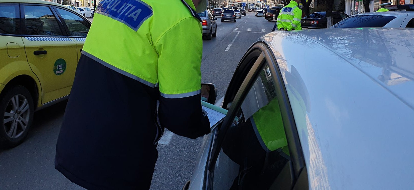 Dosar penal pentru un tânăr prins la volan de polițiști 