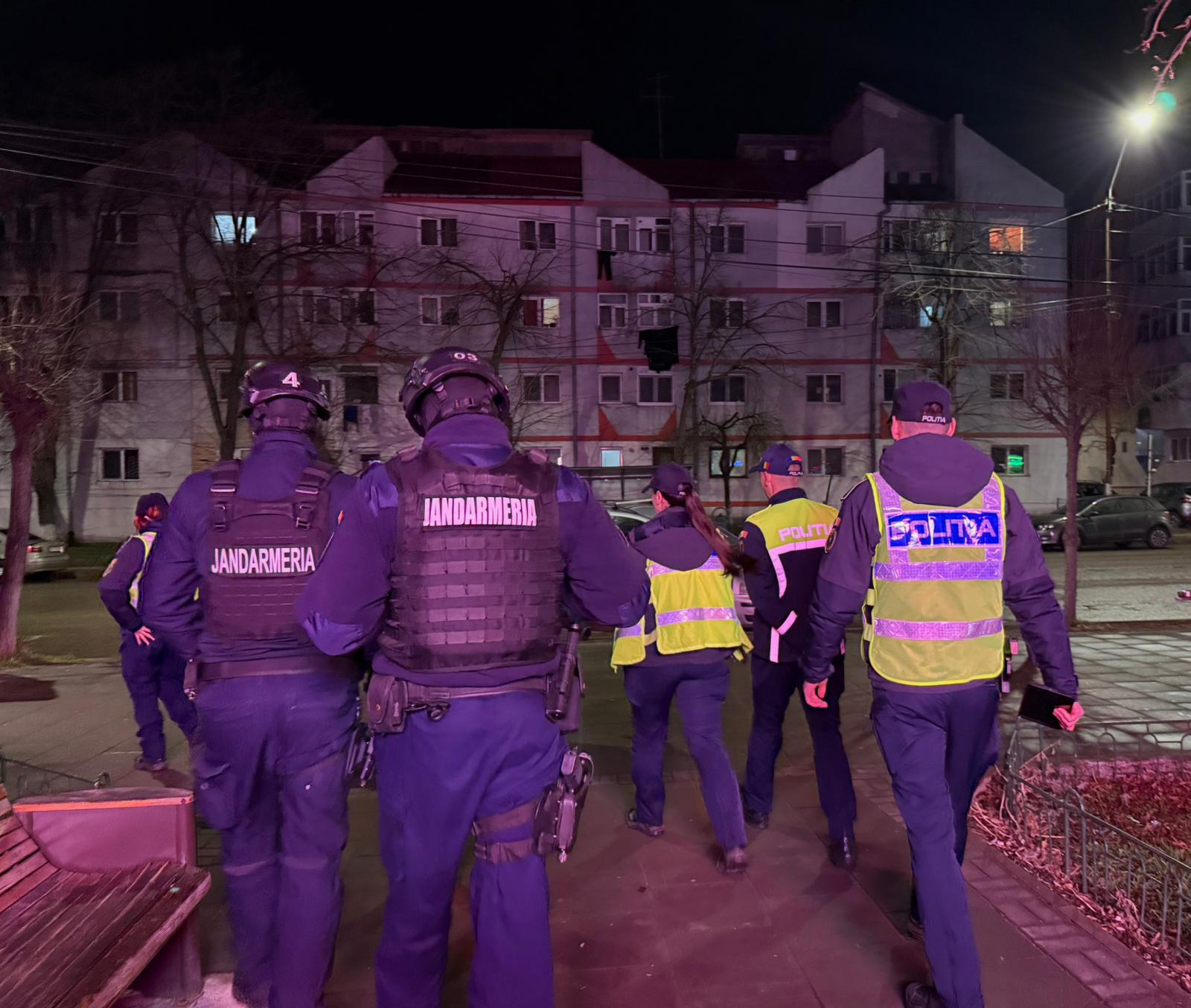 SCANDAL făcut de un botoșănean în casa iubitei sale, polițiștii l-au reținut pentru 24 de ore 