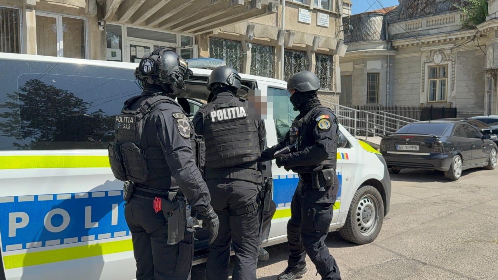 barbat retinut pentru amenintari cu pistolul