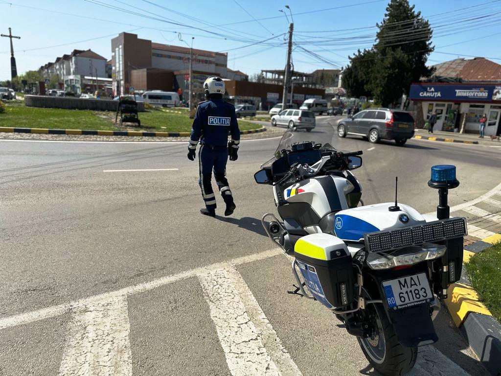 O tânără de 26 de ani a izbit motocicleta Poliției pe strada Marchian 