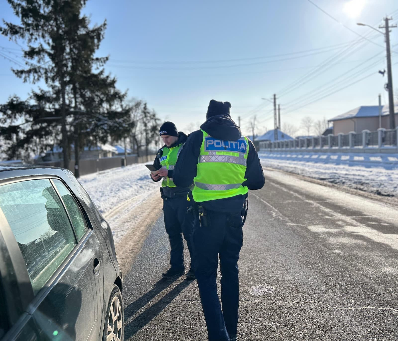 Arme ridicate din mașina unui tânăr din Botoșani 