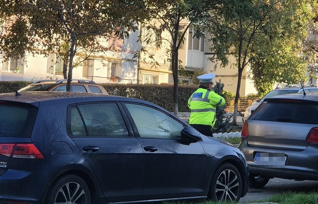 ASTĂZI: Mașină ridicată de pe o stradă, nouă șoferi amendați pentru parcări nesimțite 