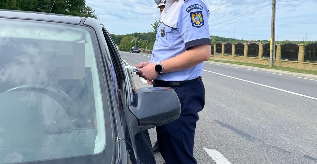 AMENDĂ pe loc dacă nu ai asta în mașină: Legea obligă toți șoferii