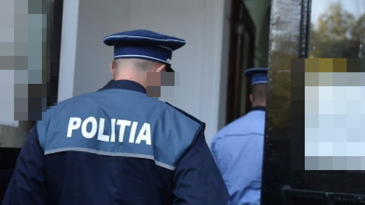 Băiat bătut de propriul tată, polițiștii l-au scos pe bărbat cu forța din casă  