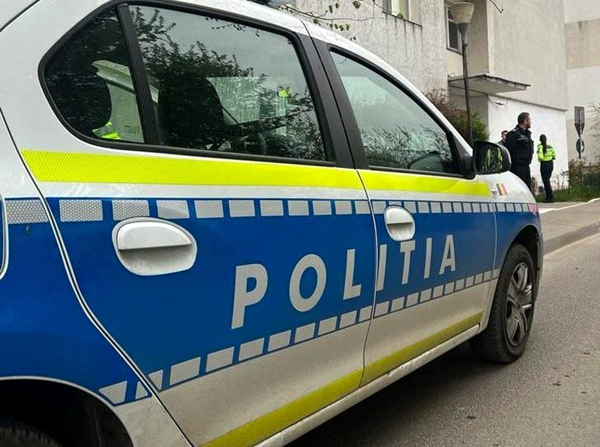 Botoșănean amenințat și îmbrâncit de doi tineri, a rămas și fără bicicletă în zona unei piețe 