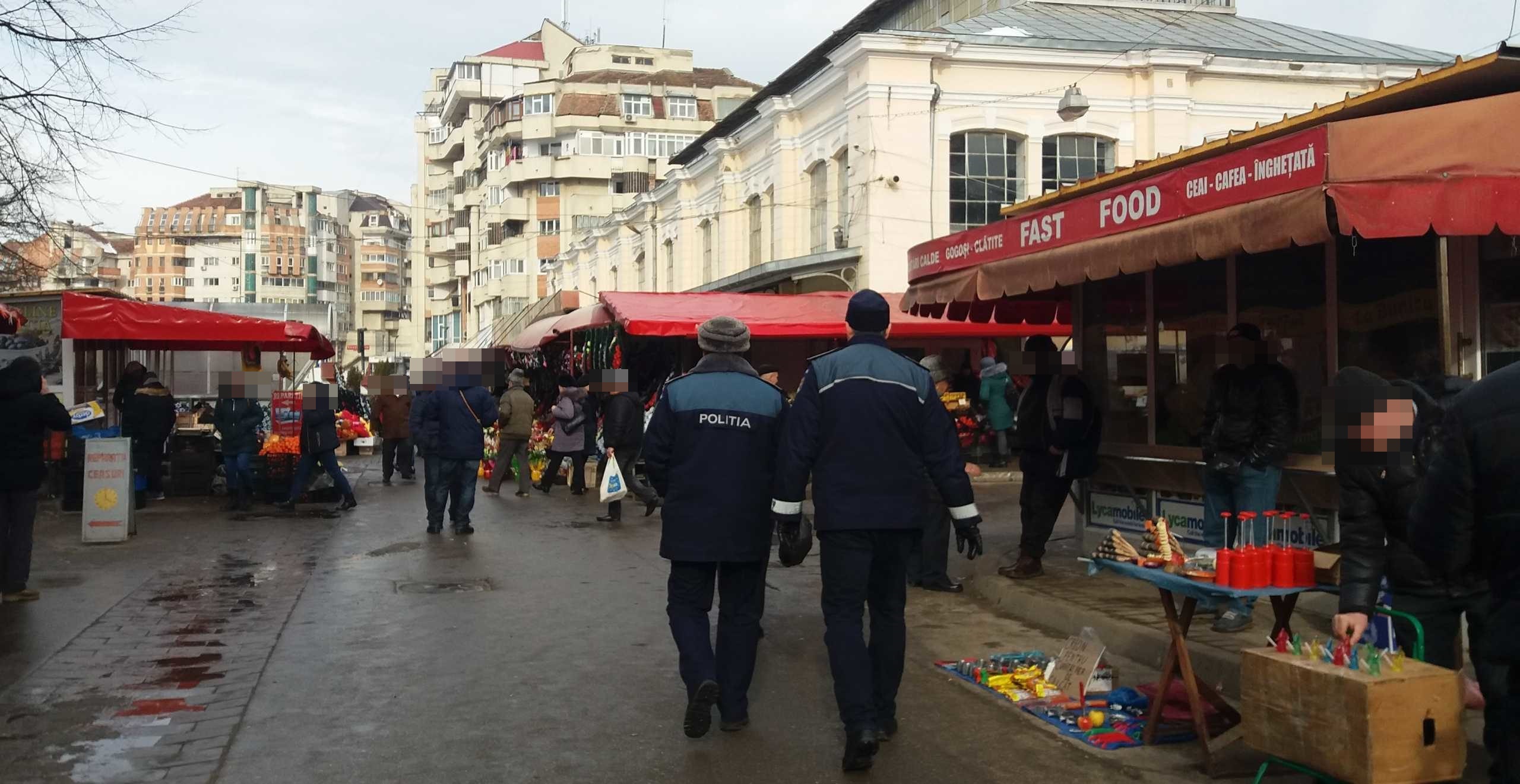 Furt în Piața Centrală: O femeie și un bărbat reținuți după ce au băgat mâinile într-o poșetă  