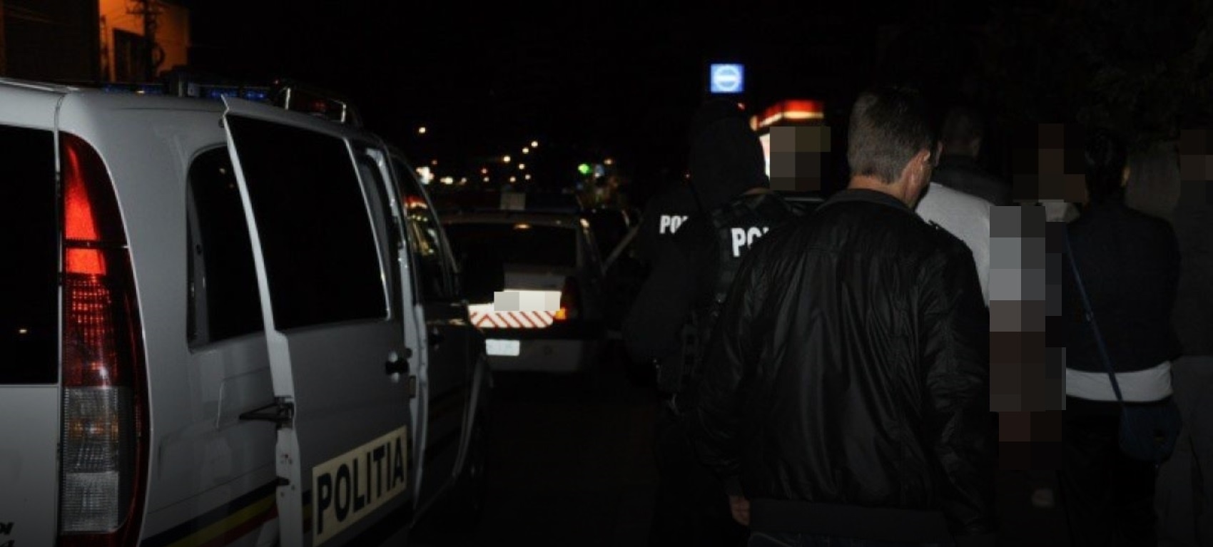 Acțiune masivă a poliției și forțelor speciale în zonele aglomerate din Botoșani noaptea trecută