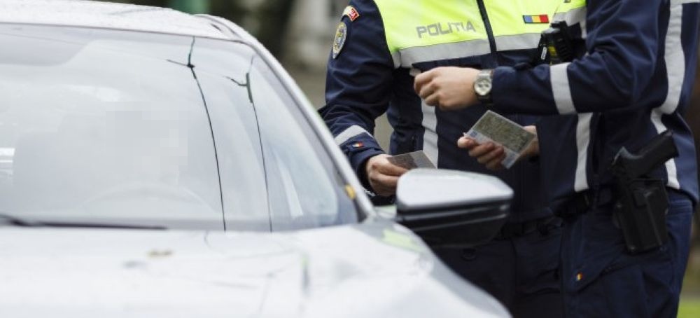 Șofer beat pulbere scos forțat din mașină pe o stradă din municipiu 