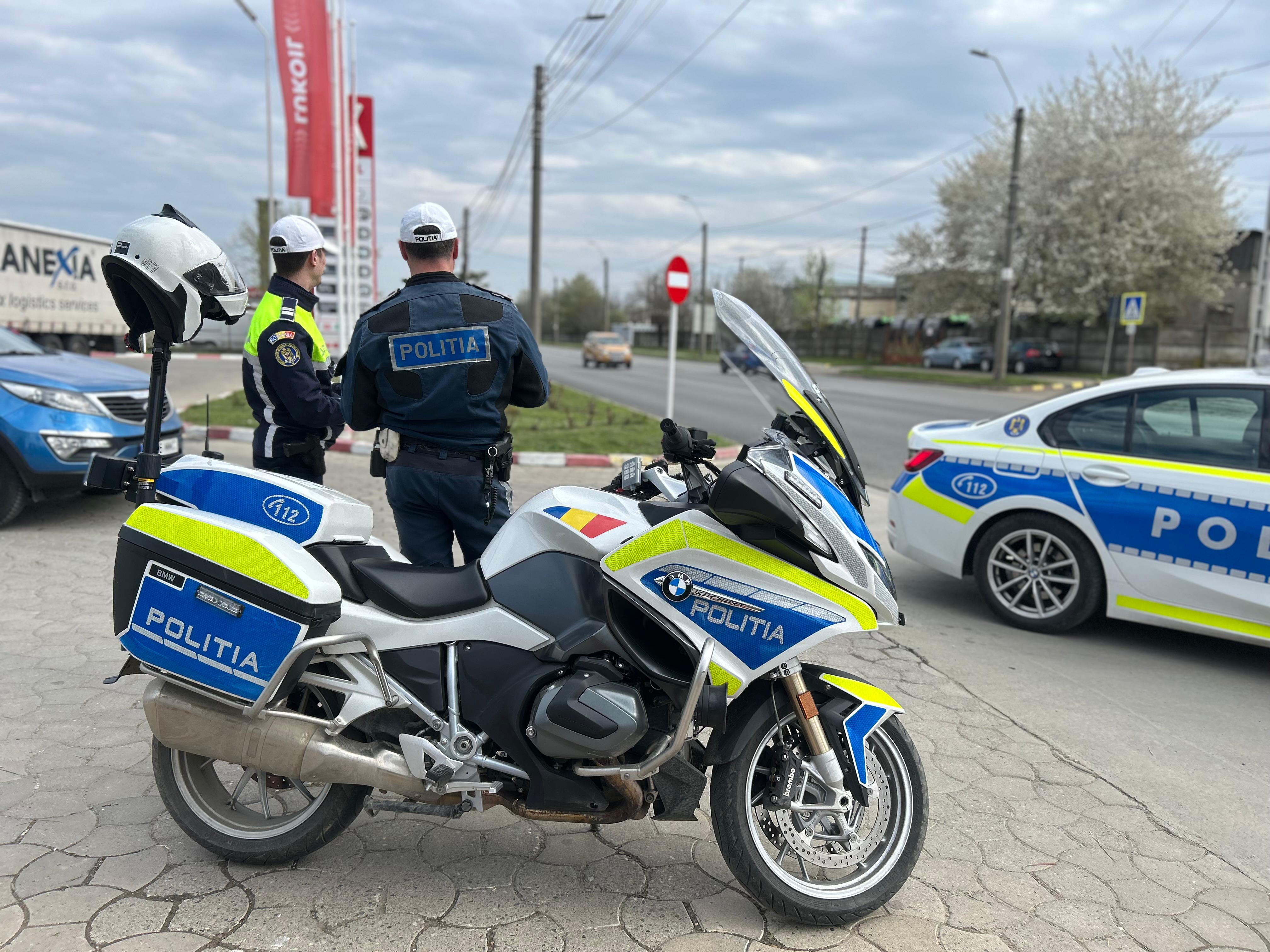 politistii ies pe strazi de 1 mai.j