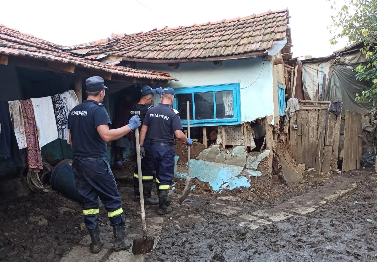 Alți 50 de pompieri de la Botoșani pleacă la Galați să dea o mână de ajutor