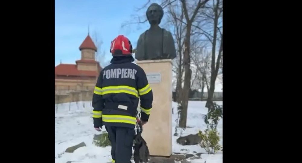 Între misiuni, pompierii au aprins și „flacăra culturii” la Memorialul Ipotești – VIDEO 