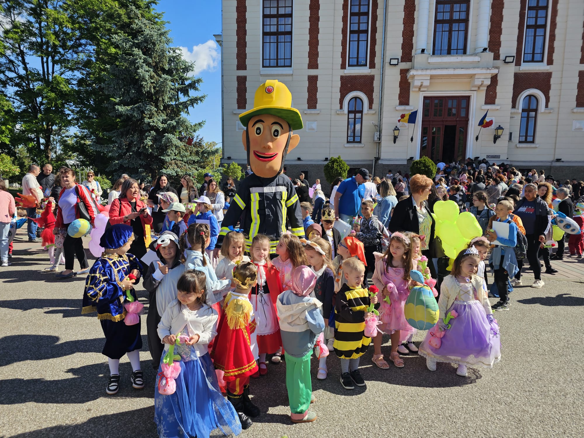pompierii alături de copii