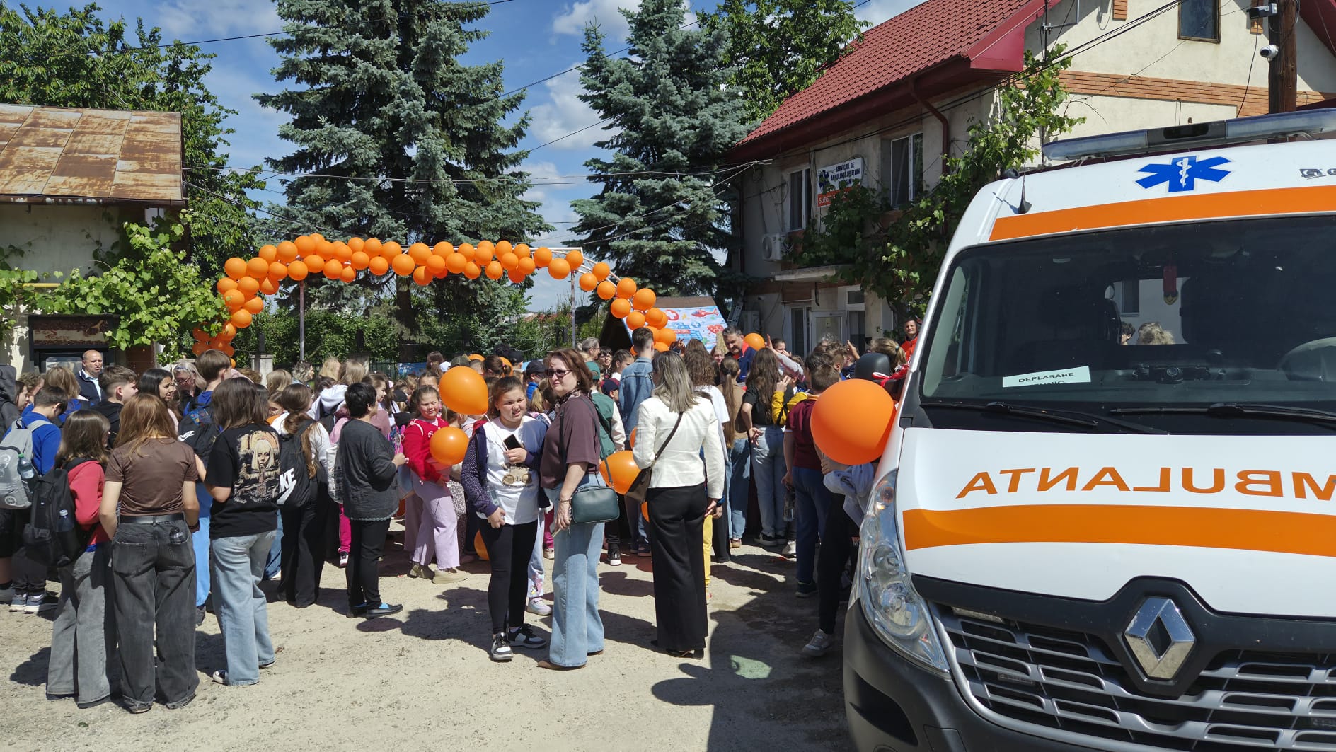 Porți deschise la Ambulanța Dorohoi: Zâmbete, baloane și lecții despre salvarea de vieți