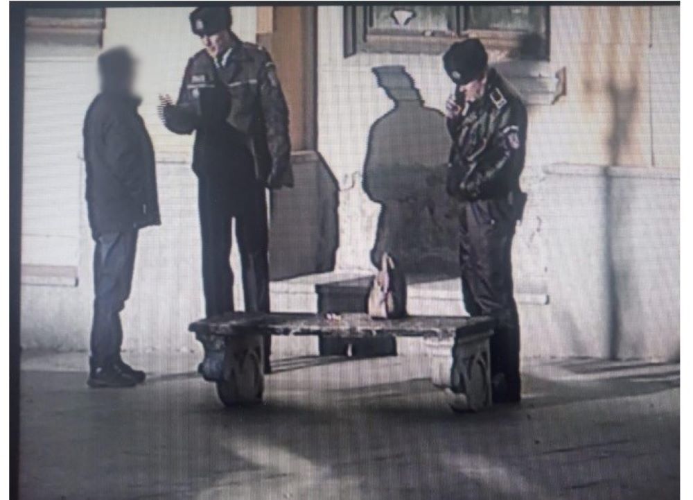 MINUNE: O femeie și-a uitat poșeta pe o bancă în Centrul Istoric și nimeni nu a furat-o 