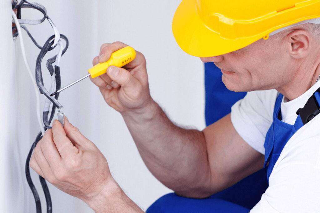 post de electrician.j