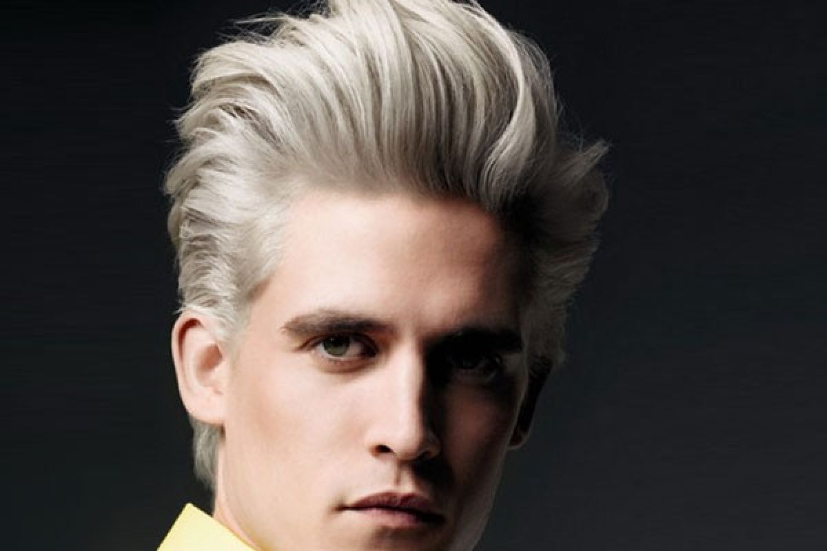 Un fost Cupidon la TV, căsătorit cu o botoșăneancă, are ”un dinte” împotriva bărbaților care se vopsesc