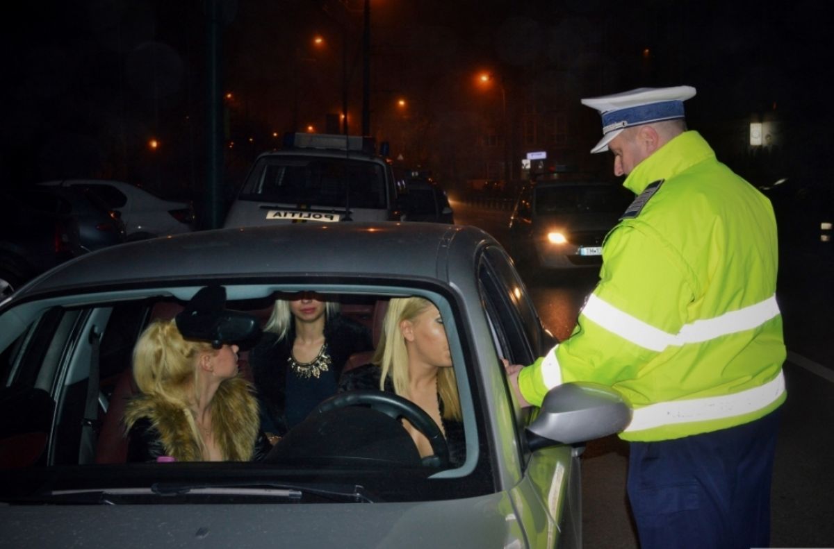 ATENȚIE! Anunțul anului pentru liniștea străzilor din Botoșani în 2018: În sex, în război şi în alte nenorociri nu sunt reguli