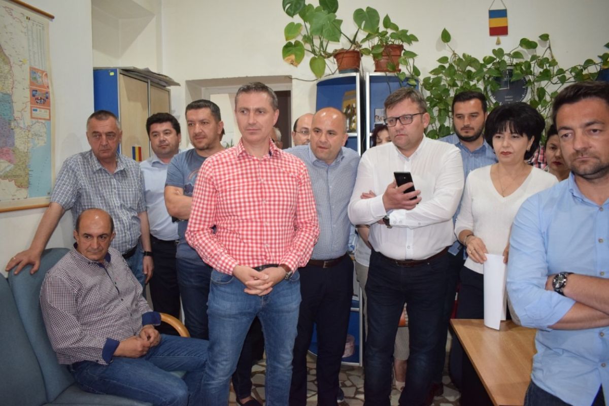 Deputatul Rotaru prevede căderea Doinei Federovici: Și-a făcut poze cu primarii PNL pe scări