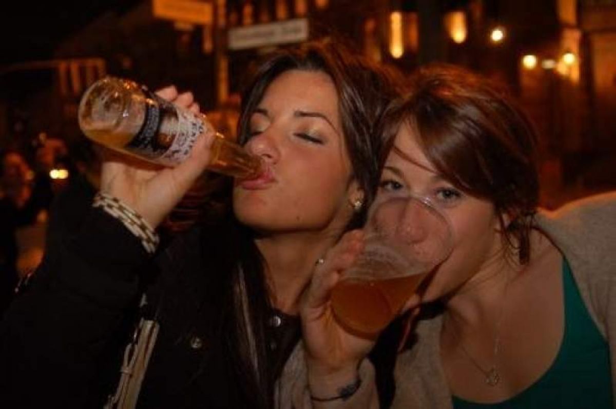 Val de femei bețive, un psiholog din Botoșani se oferă să le ajute gratuit să renunțe la băutură