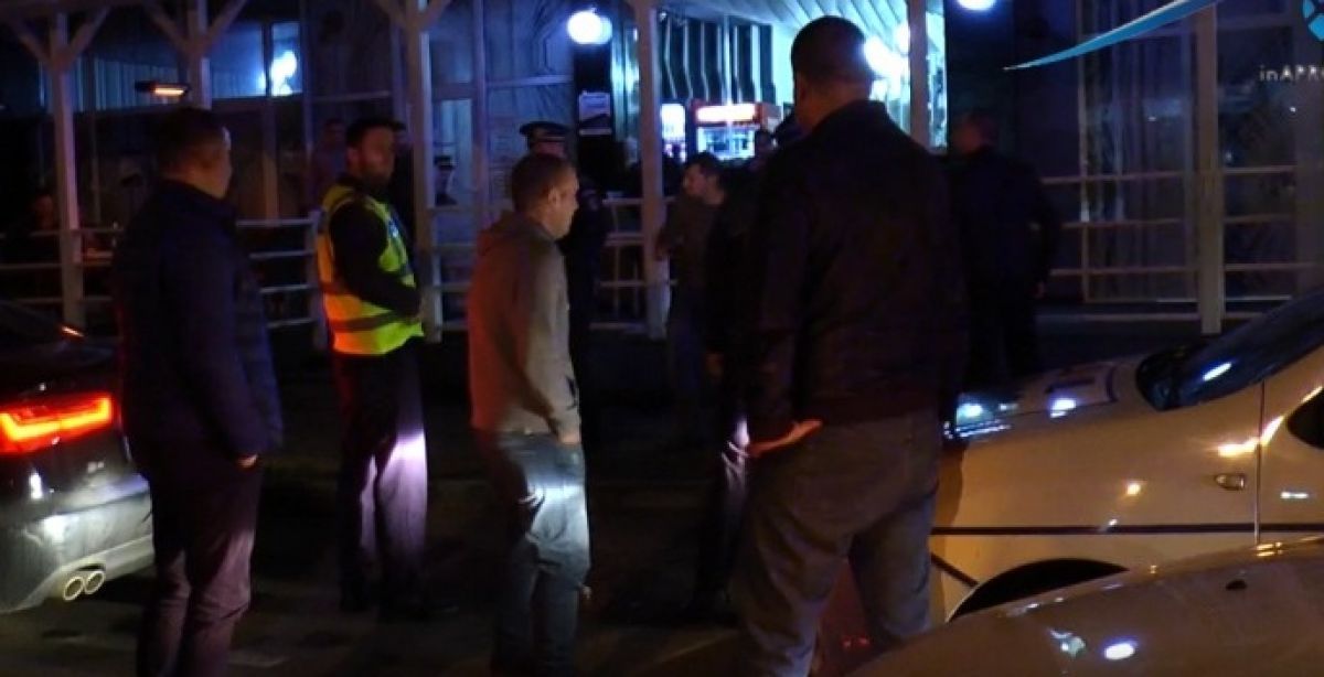 SCANDAL în club: Un șofer s-a trezit cu anvelopa tăiată din greșeală, vizat ar fi fost patronul