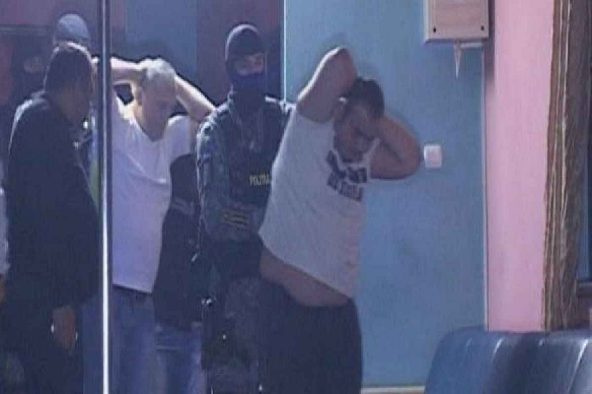 Weekend cu mascați în cluburi în municipiul Botoșani: Tineri scoși afară, mașini controlate