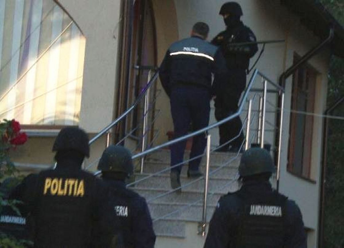 PERCHEZIȚII la Botoșani: Bijuterii de 60.000 de euro furate dintr-o vilă