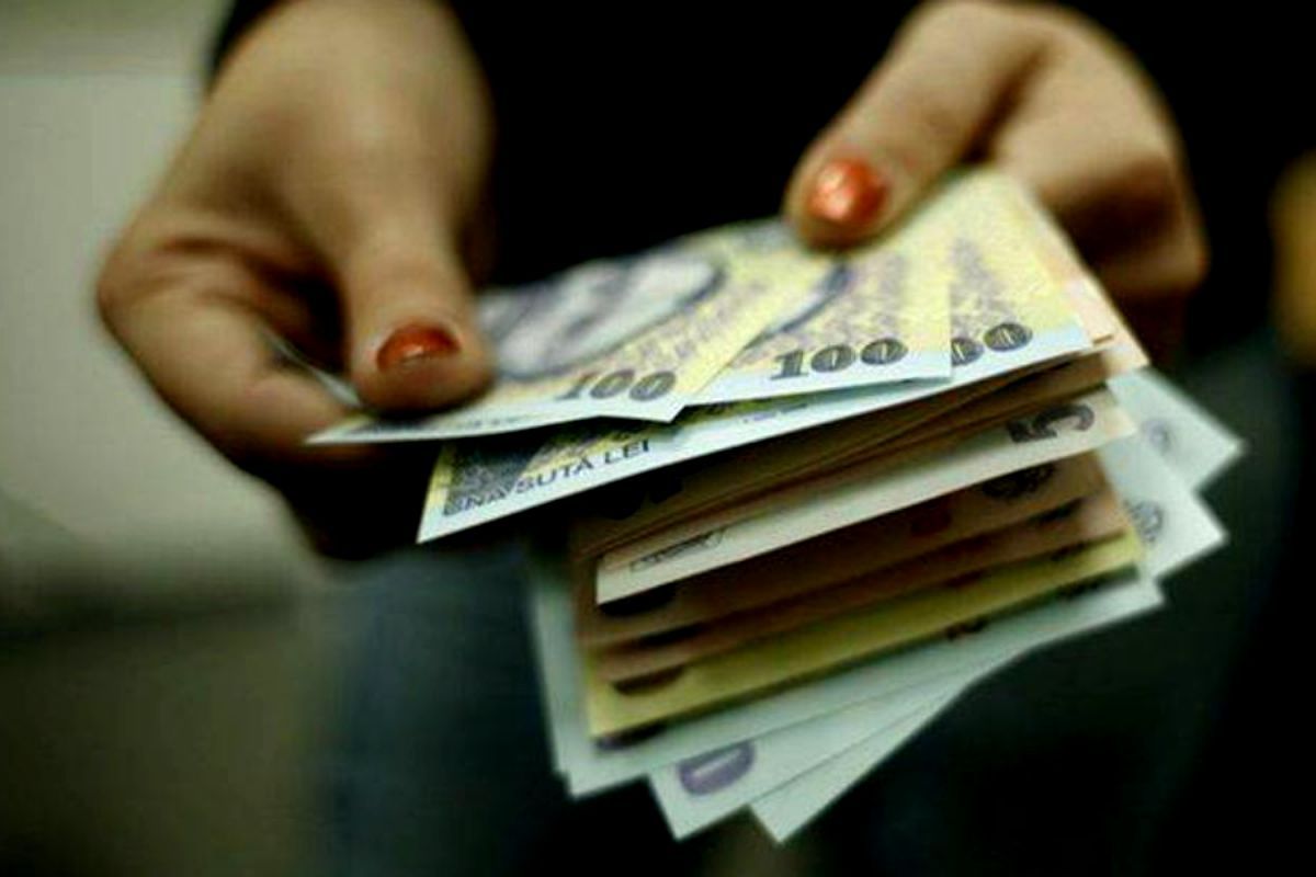 Bani de la stat pentru majorarea salariilor ACESTOR botoșăneni, CINE va primi 4.600 de lei net