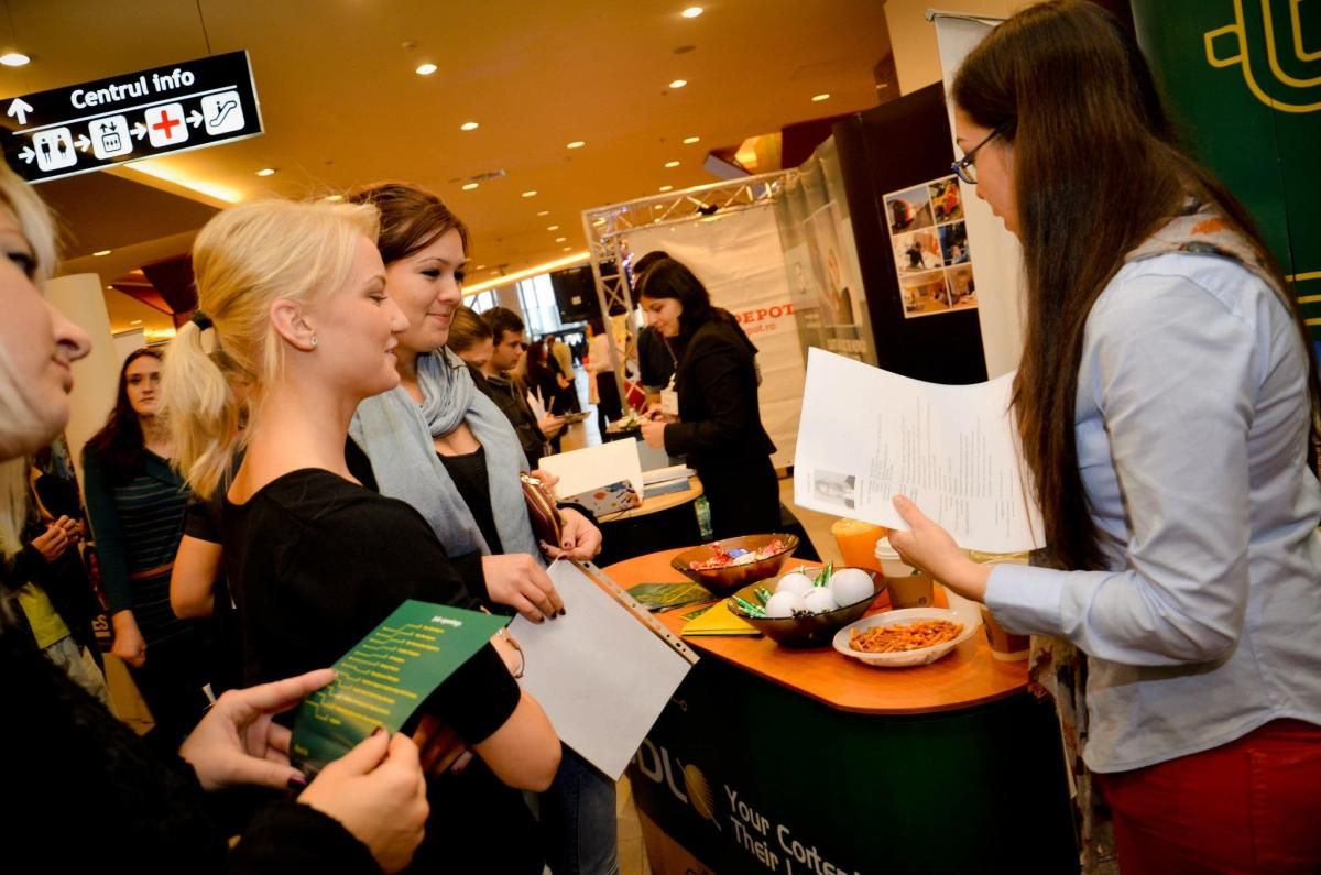 Pregătește-ți CV-ul dacă vrei să obții PRIMUL tău loc de muncă în Europa