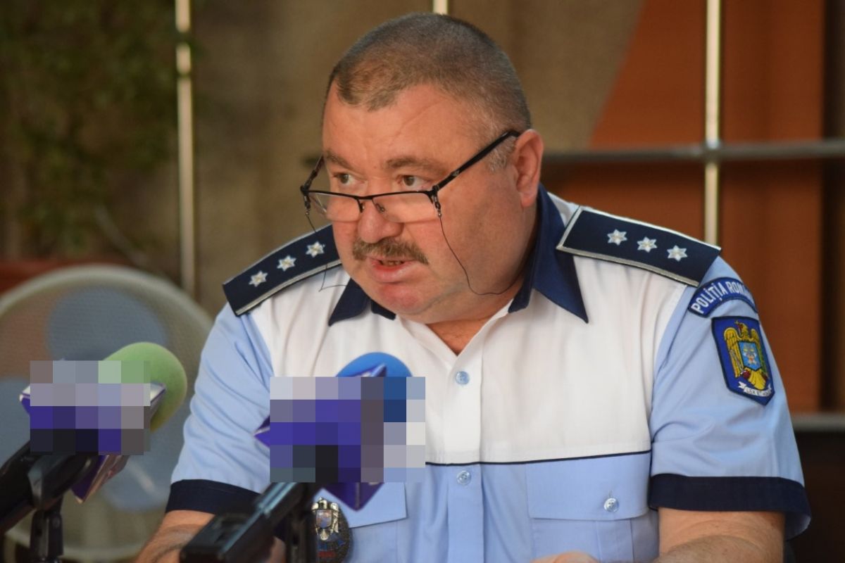 Pe două drumuri din Botoșani, pentru neaprinderea luminilor la mașină ziua, se reține PERMISUL