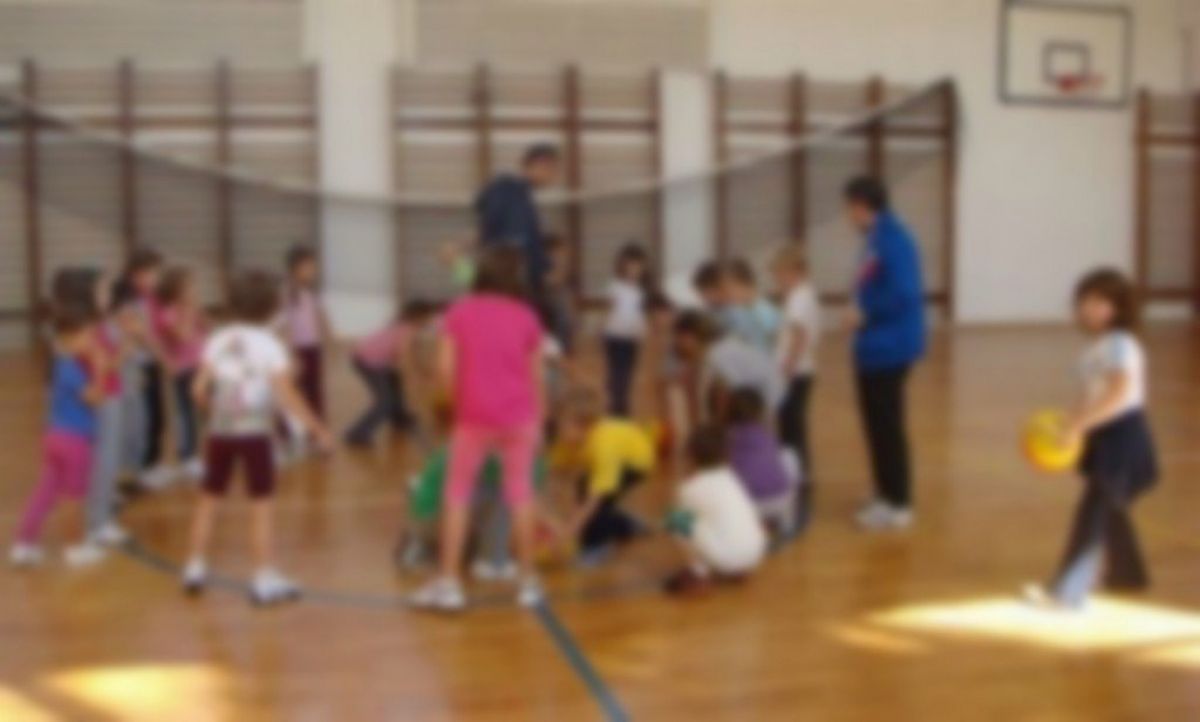 Profesorul de sport care a BĂTUT șase elevi la oră este RECIDIVIST: A mai lovit copii la alte două școli, scos nevinovat de șefi