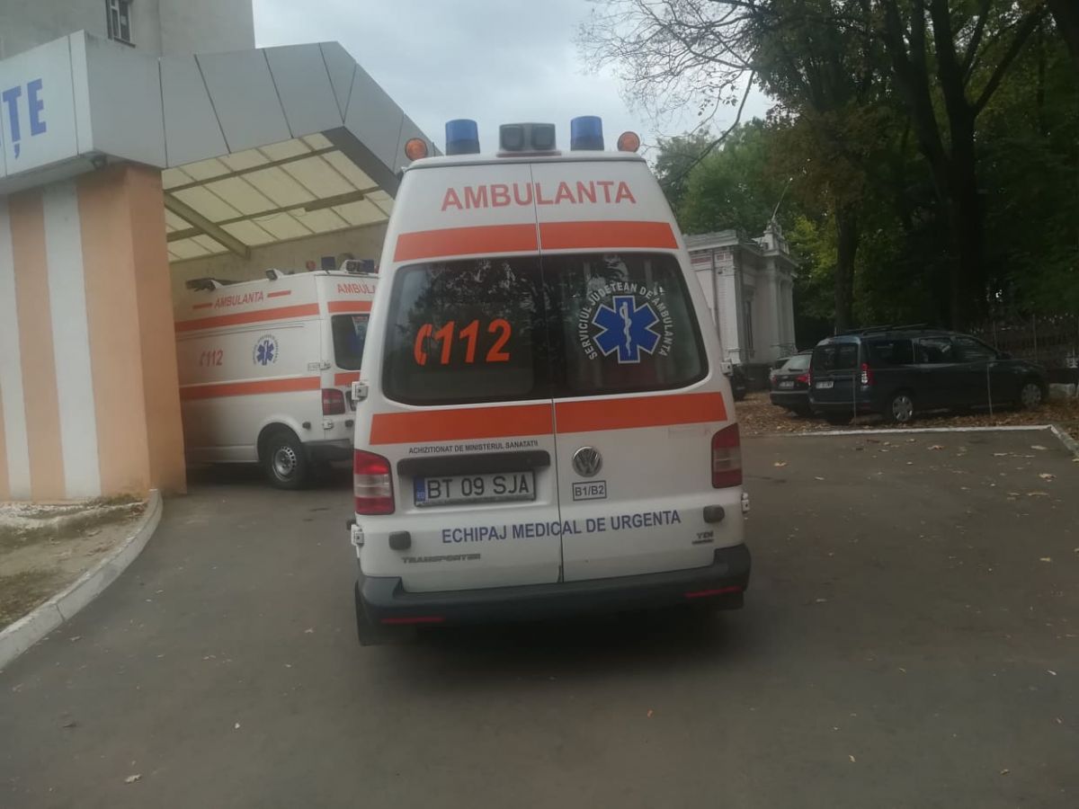 Tânără ajunsă la Urgențe după ce i s-a făcut rău la Biserică  
